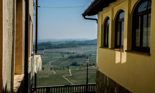 images/visitare/novello/scorcio_colline.jpg